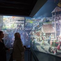 LUTHER 1517, guests view the panorama from visitors’ platform in Wittenberg (2016), photo: Tom Schulze © asisi