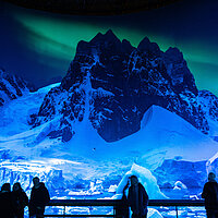 ANTARKTIS, 360°-Panorama von Yadegar Asisi im Panometer Leipzig, Blick von der besucherplattform auf das Panorama; Foto: Tom Schulze © asisi